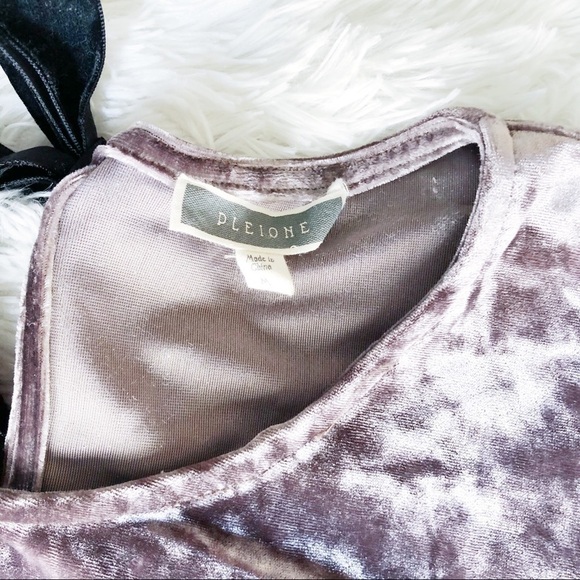 Pleione Crushed Velvet Tunic w Bow Accent Medium - Picture 4 of 8